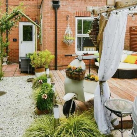 Cosy Garden Flat, Private Hot Tub & Four Poster Bed Apartman York Kültér fotó